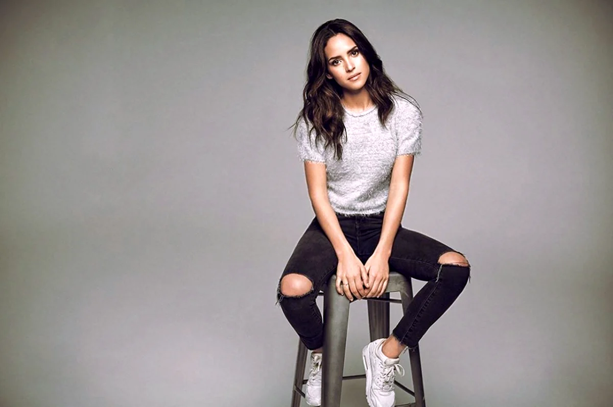 Adria Arjona