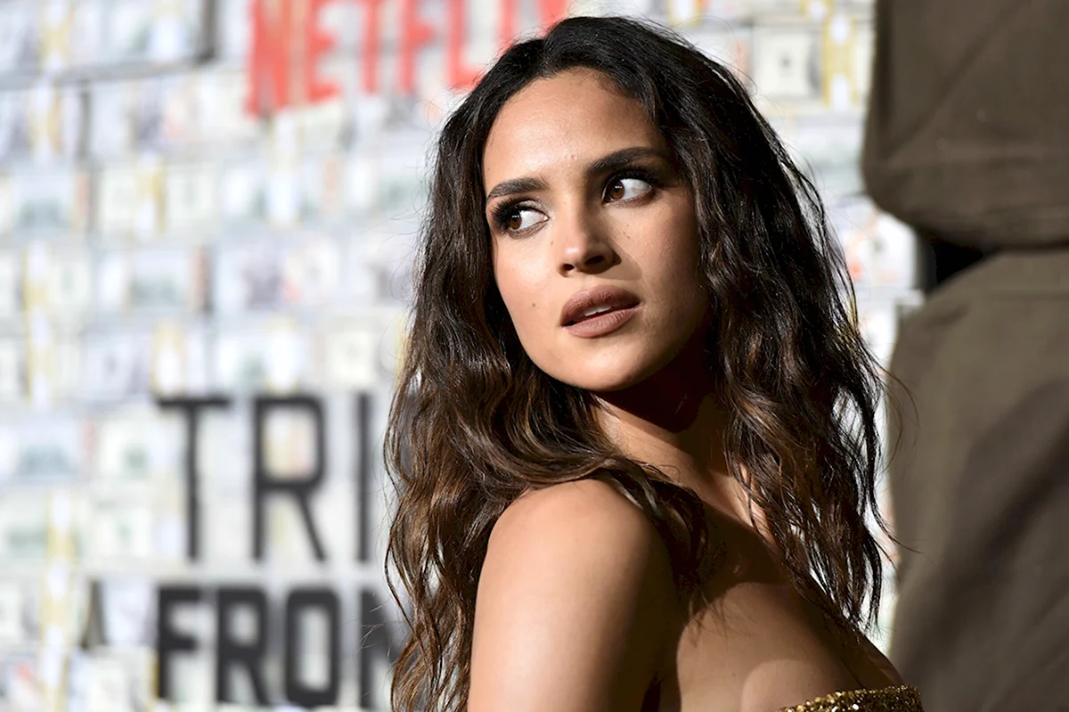 Adria Arjona