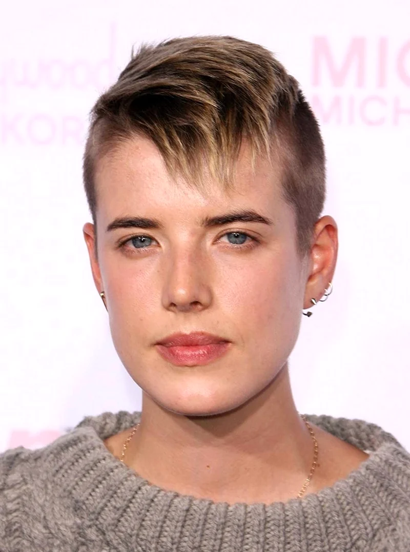 Агнесс Дейн Buzzcut
