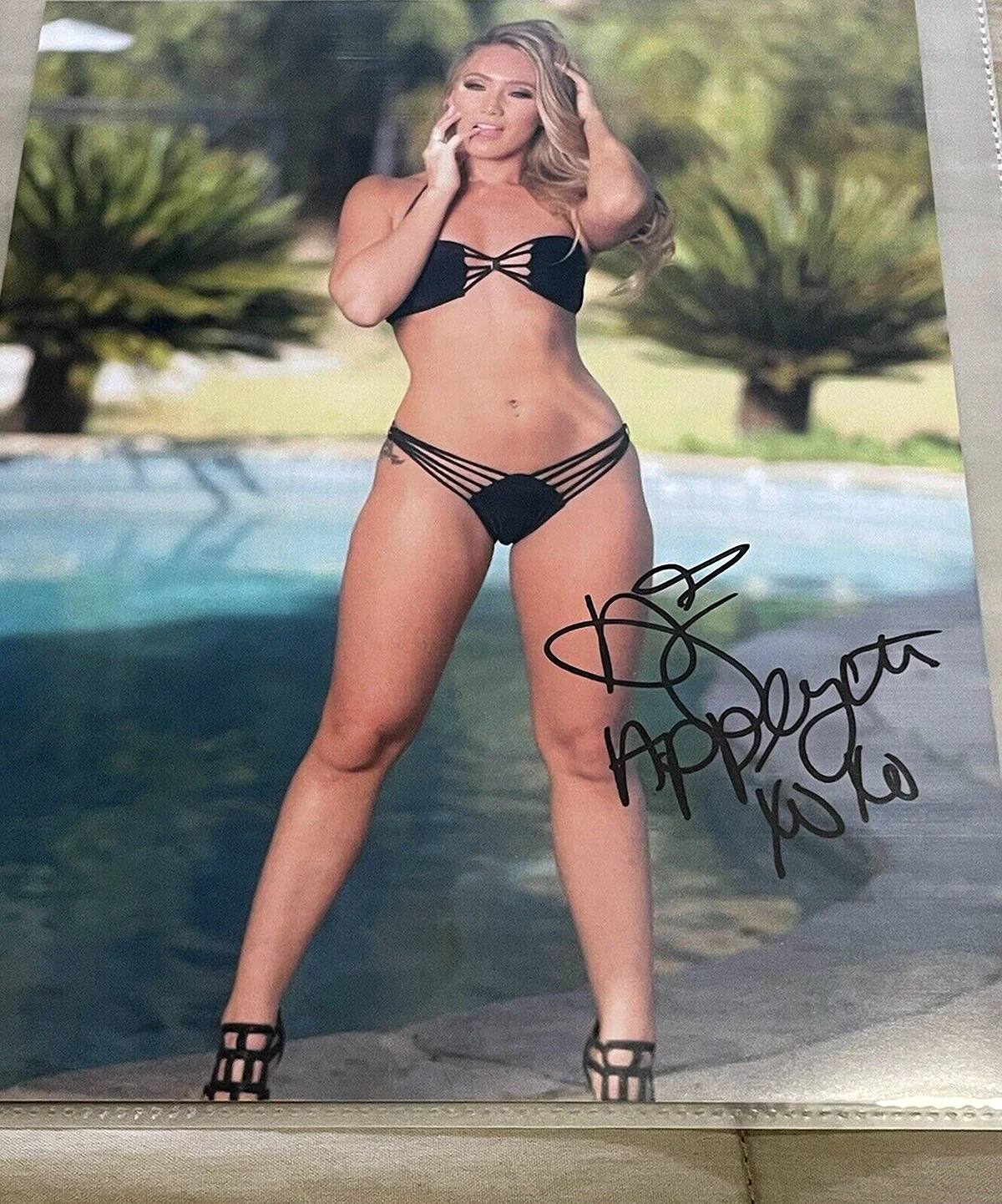 AJ Applegate голая в полный рост