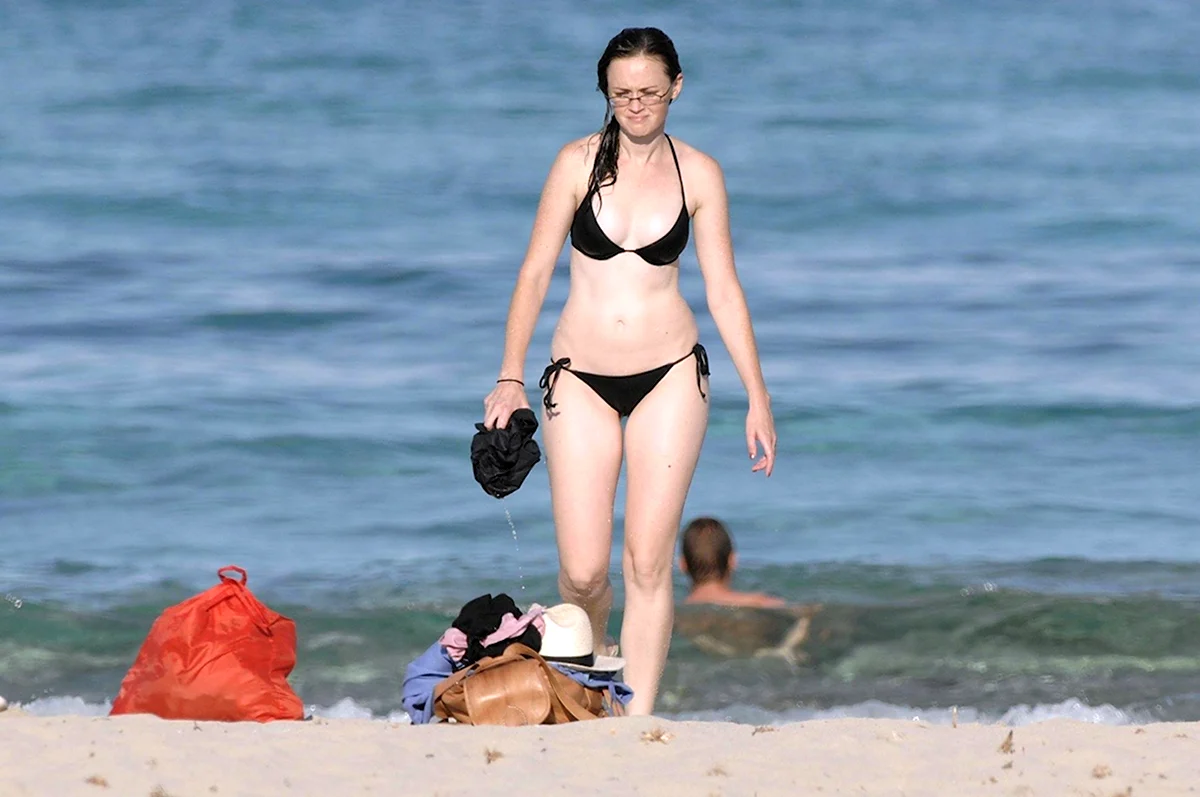 Alexis Bledel в купальнике
