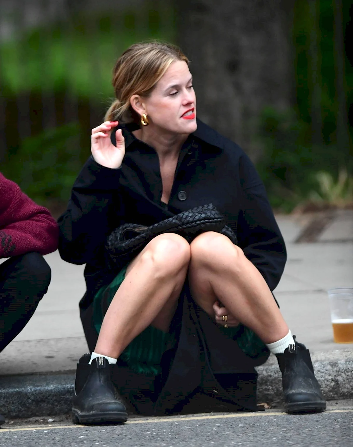 Alice Eve в платье без трусов