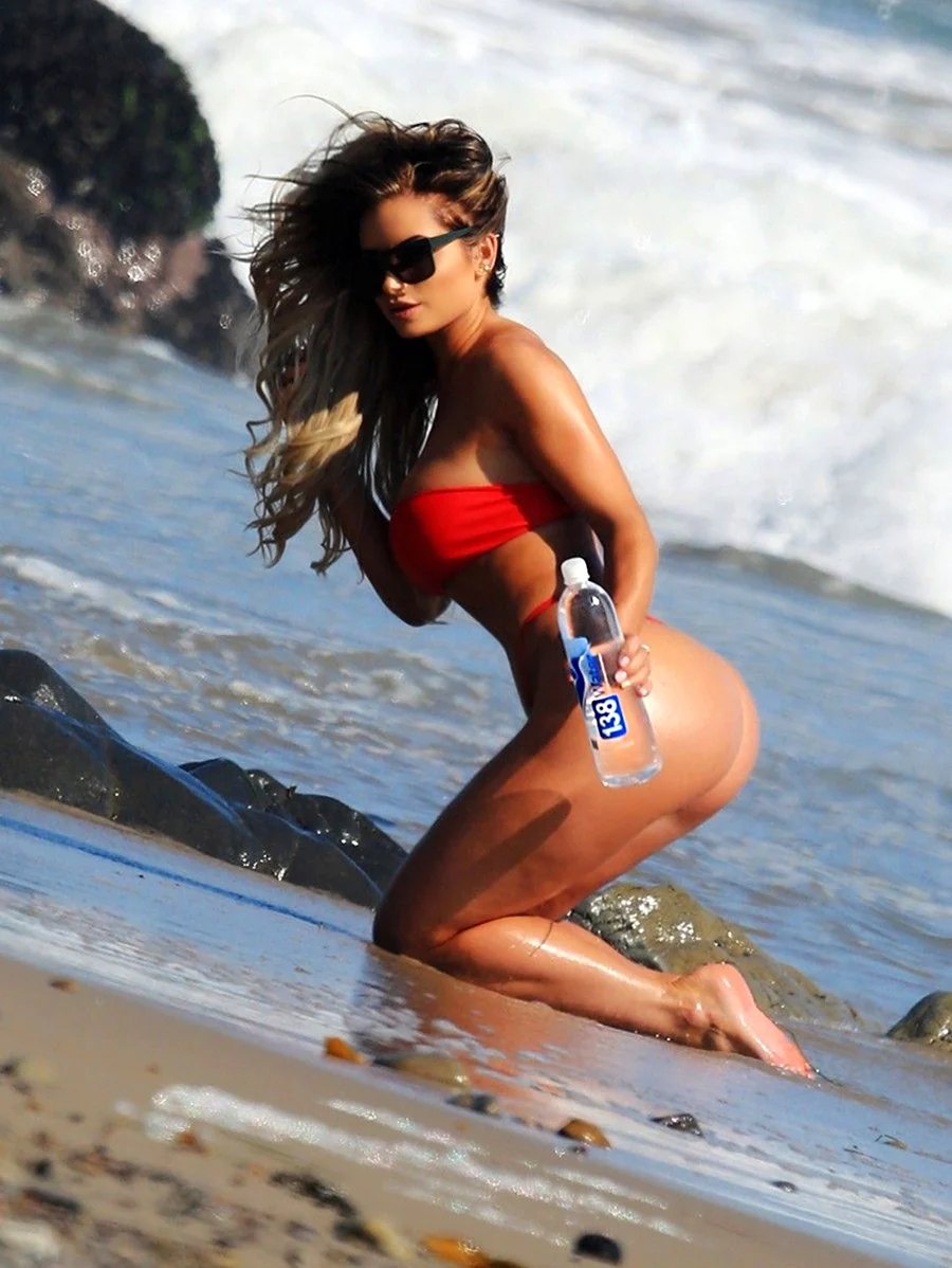 Amy Lee Summers в бикини