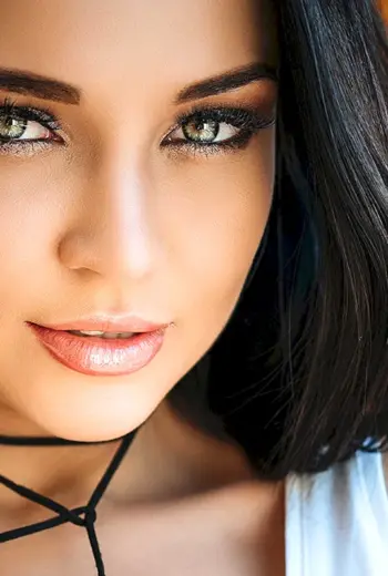 Angelina Petrova взгляд
