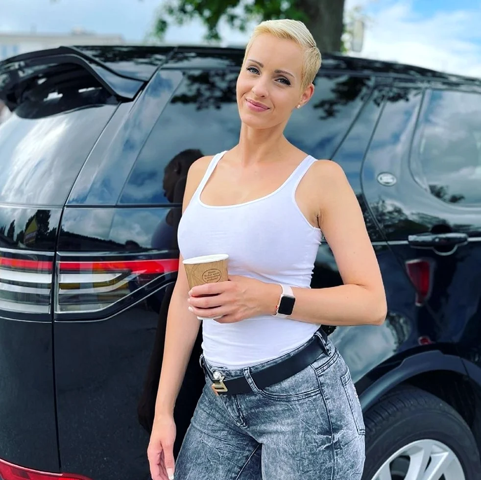 Anike Экина