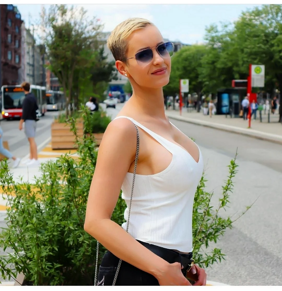 Anike Ekina онлифанс