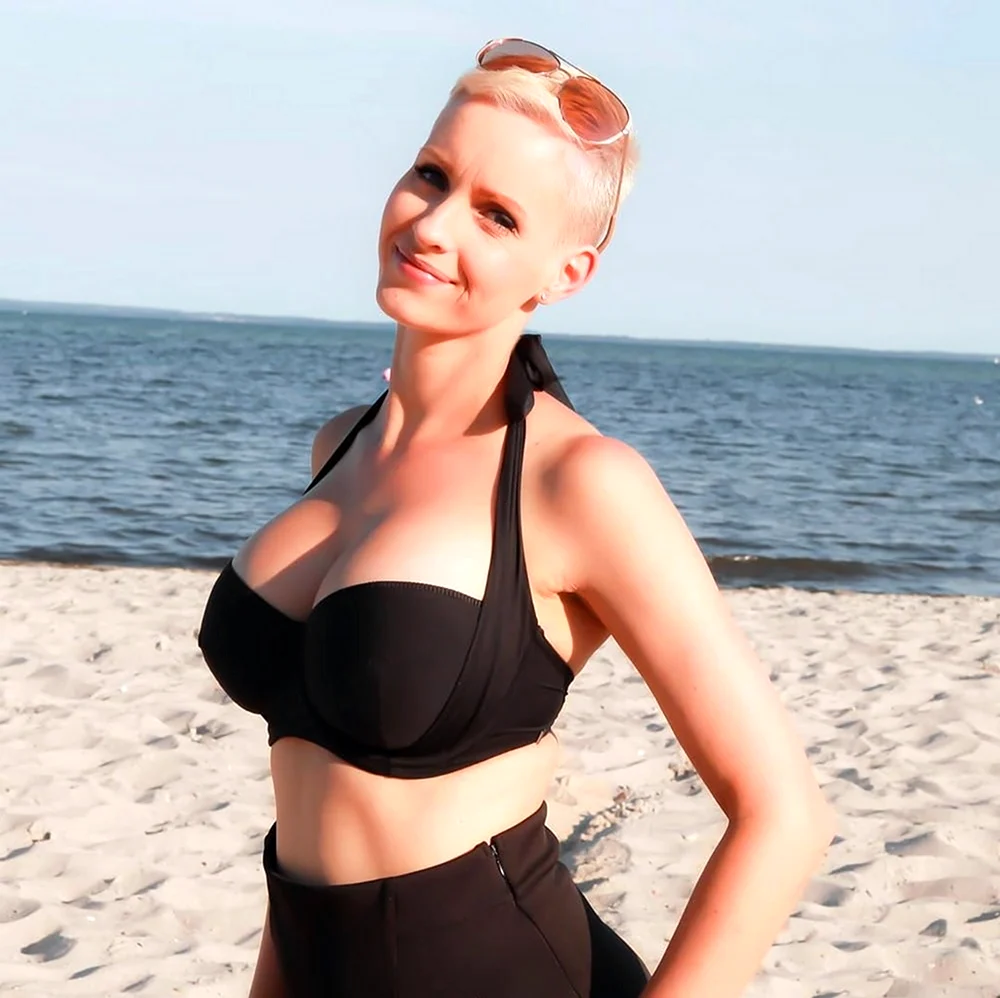 Anike Ekina онлифанс