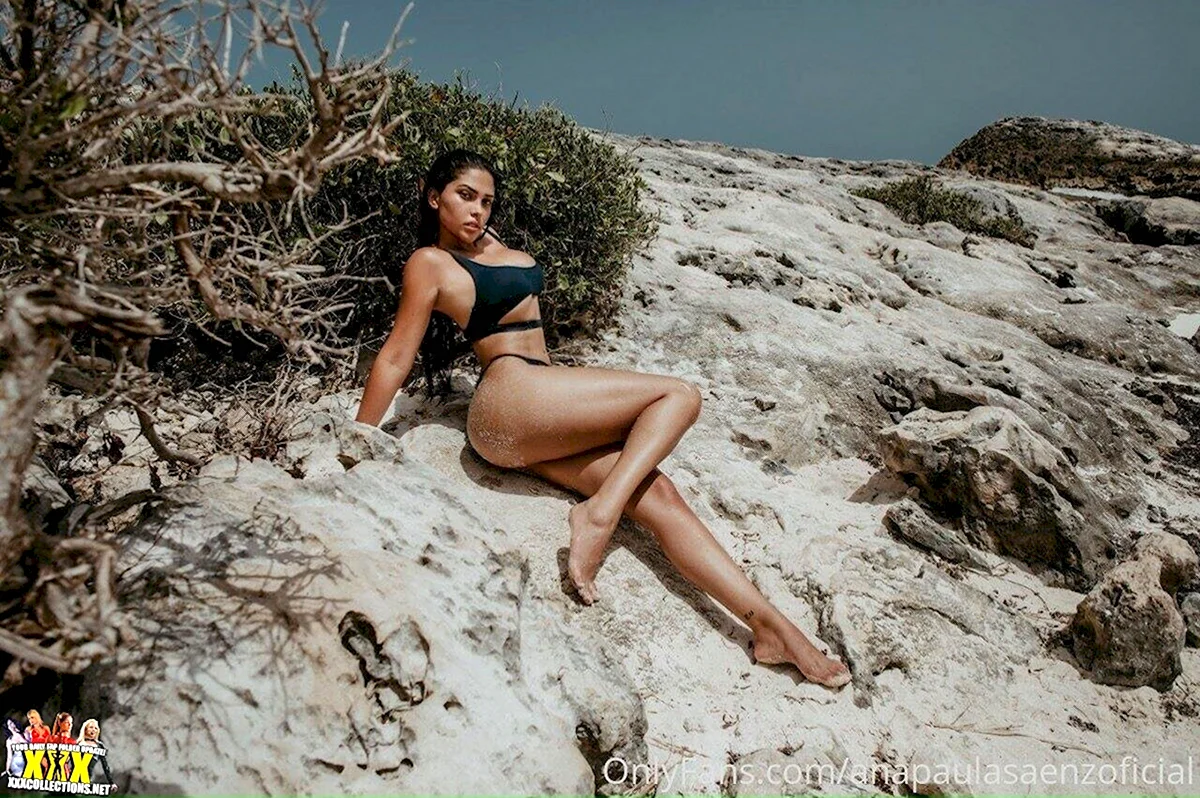 Anna Paula Saenz слив