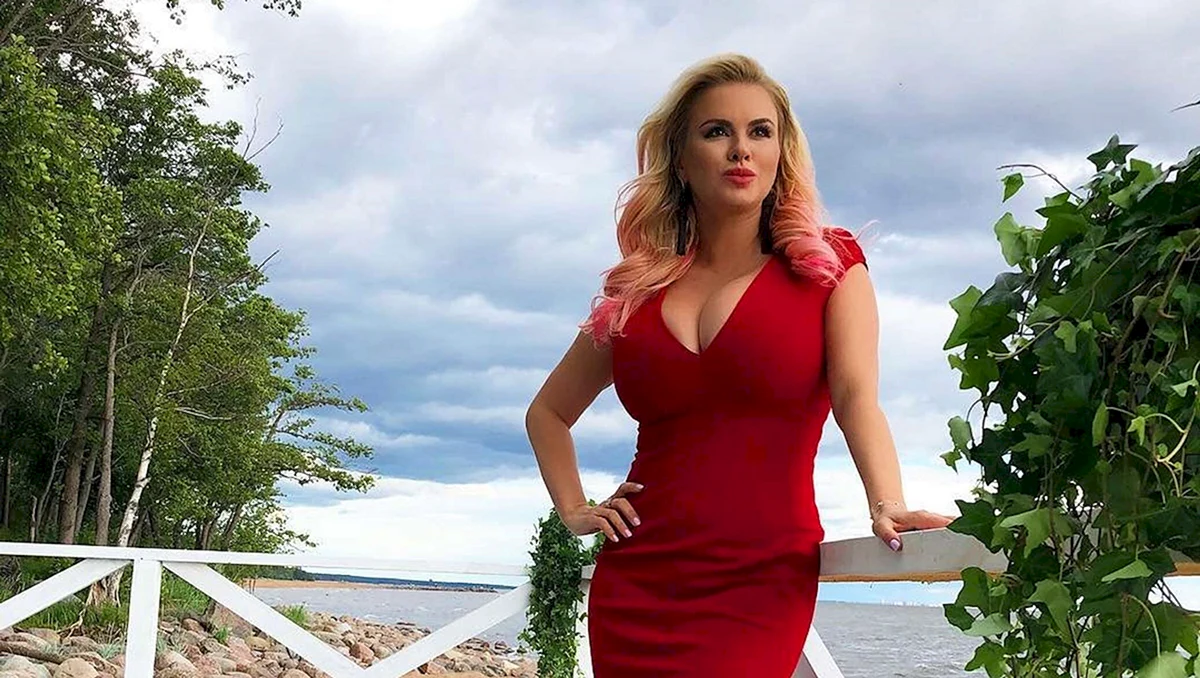 Анна Семенович 35 лет