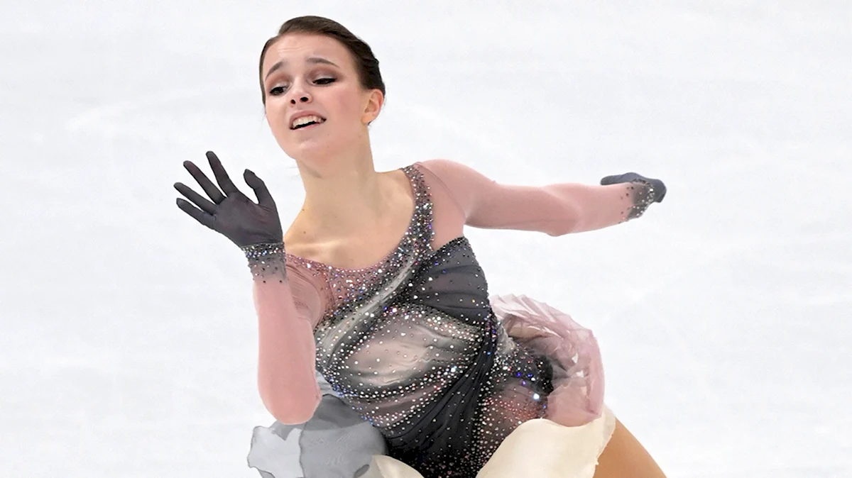 Анна Щербакова фигуристка 2022