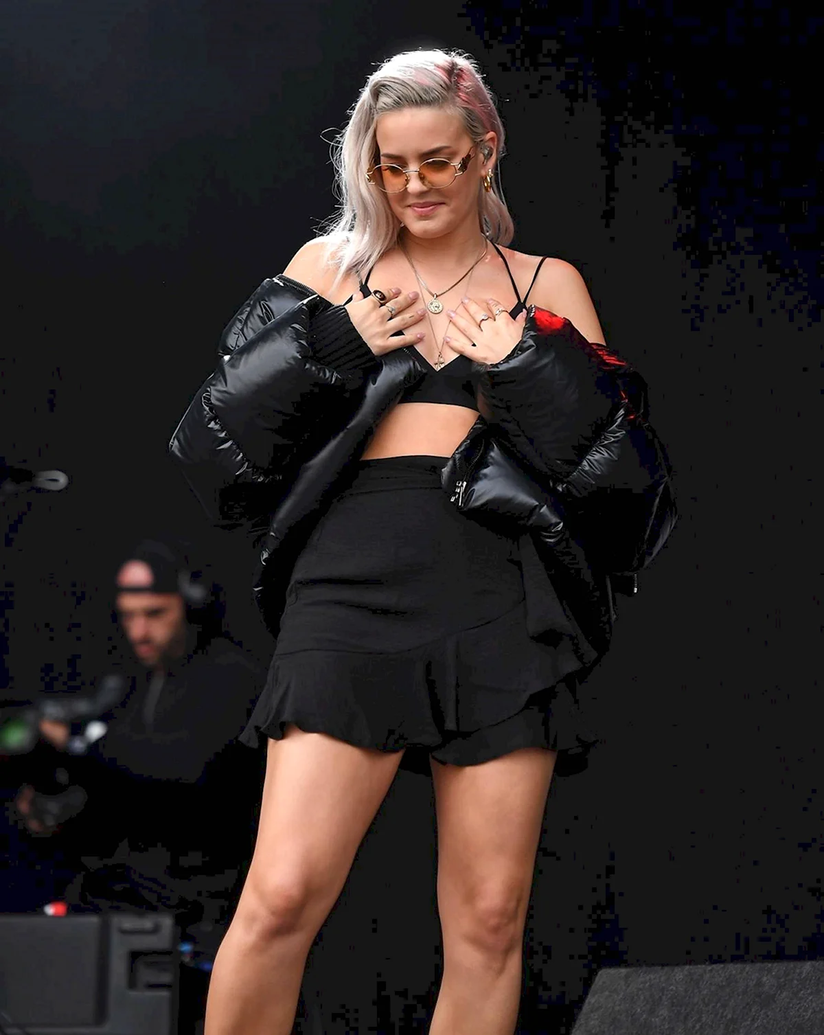 Anne-Marie певица