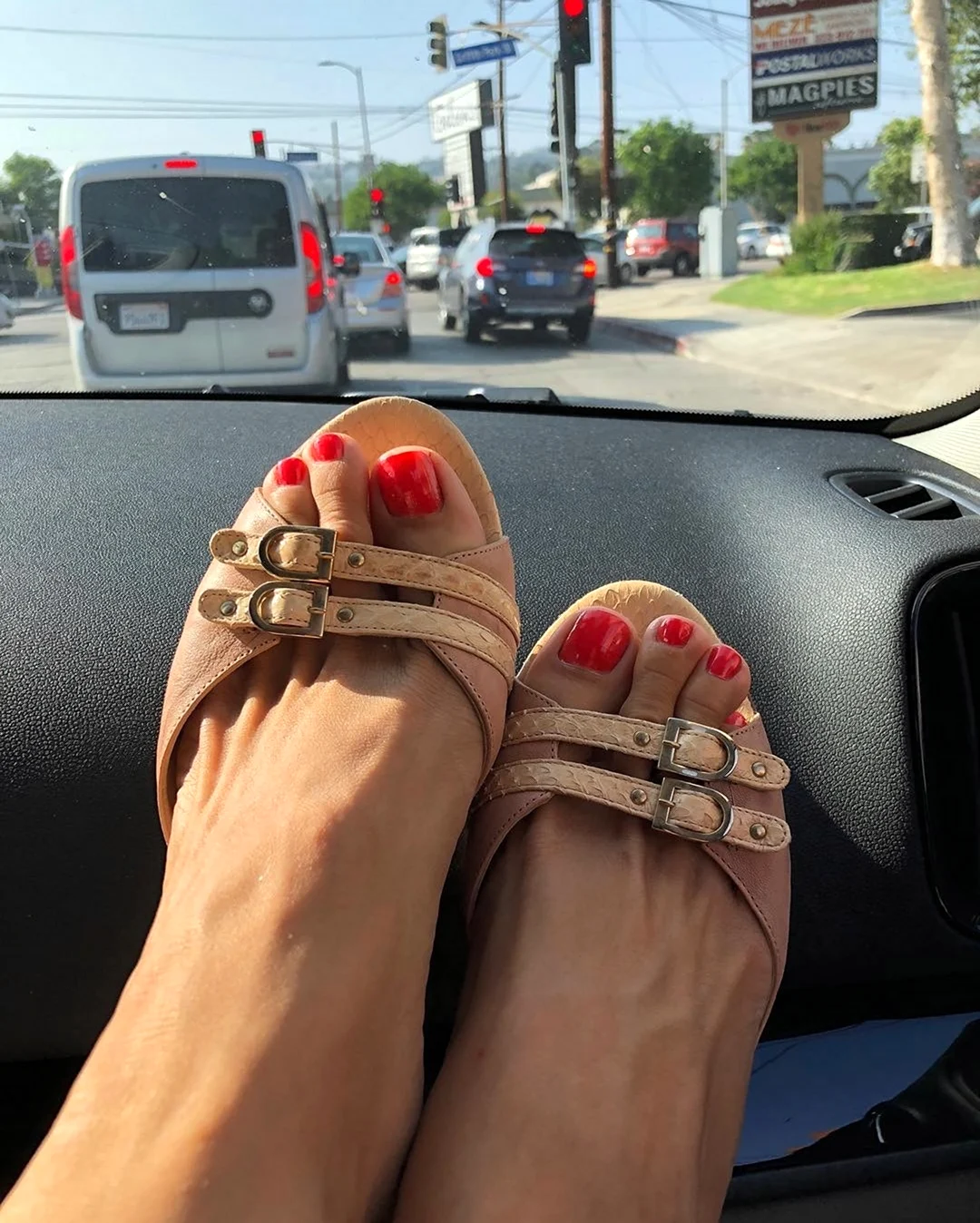Аннет Махендру feet