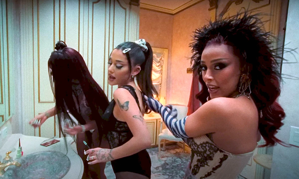 Ariana grande ft Doja Cat Megan Thee Stallion