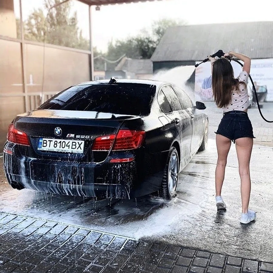 Автомойка девушки