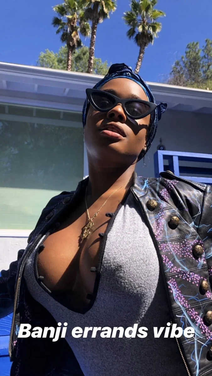 Azealia Banks грудь