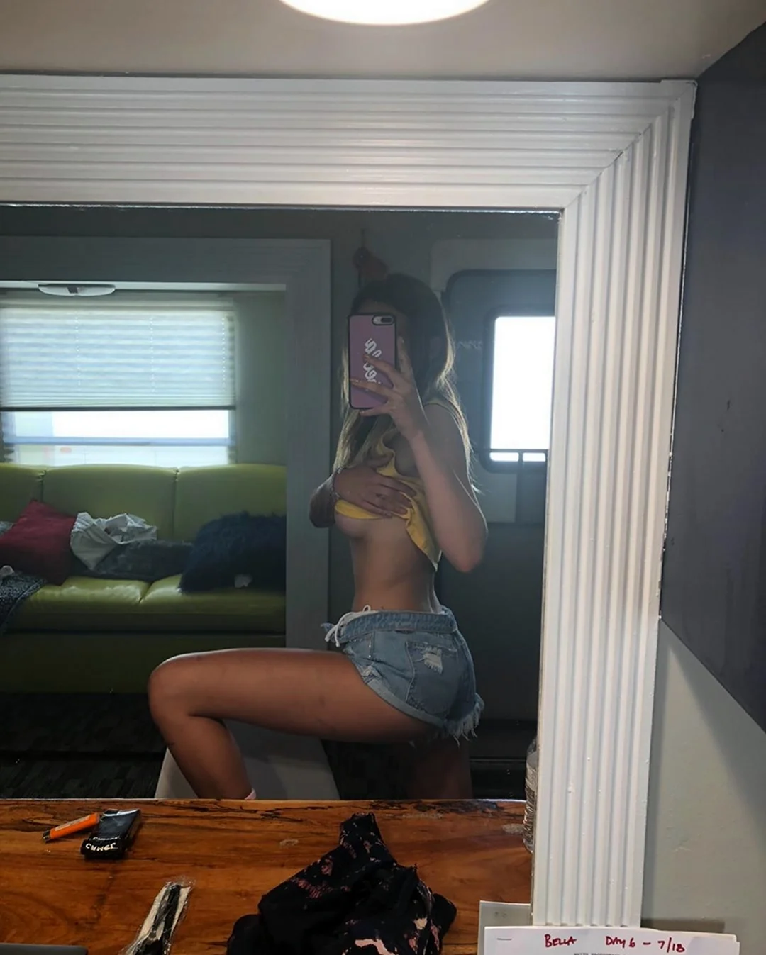 Белла Торн Instagram 2020