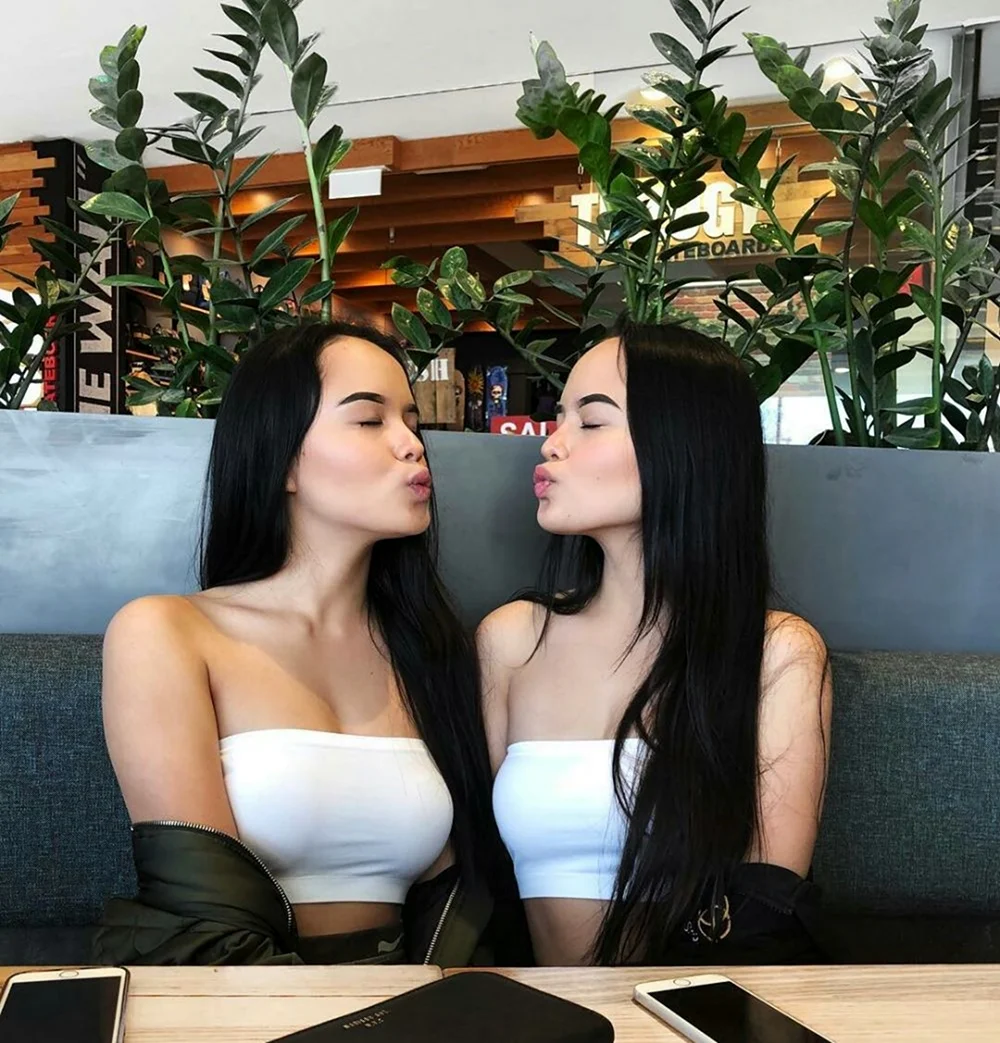 Близняшки Twins Connell