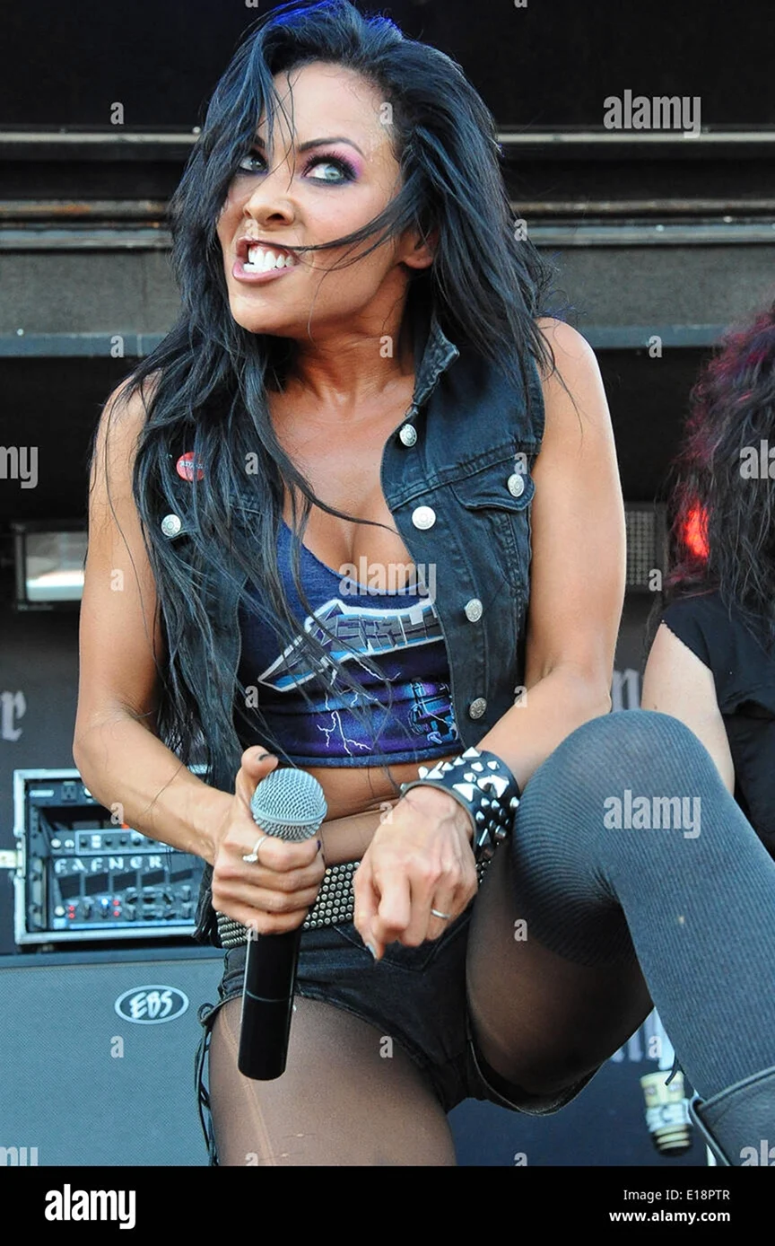 Butcher Babies Карла Харви