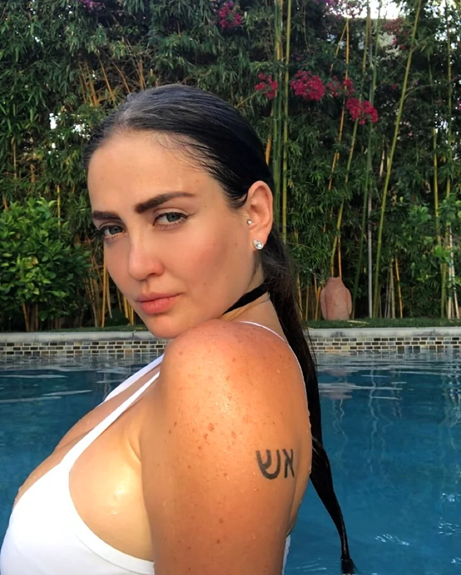 Celia Lora ф