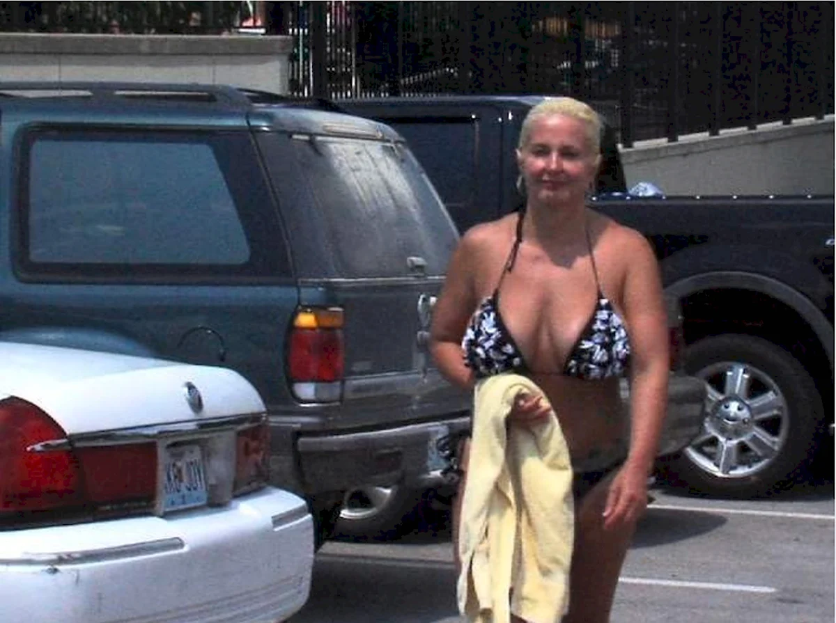 Christie Brimberry в купальнике