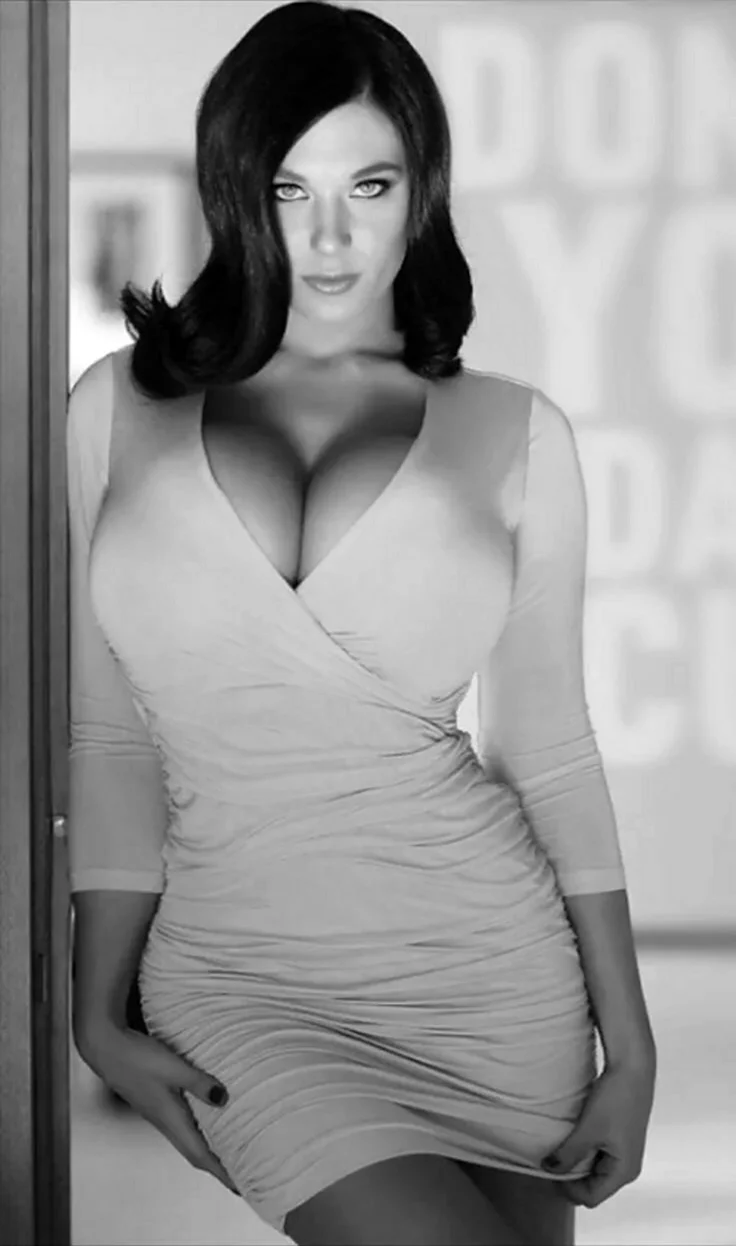 Christina Iannelli в платье