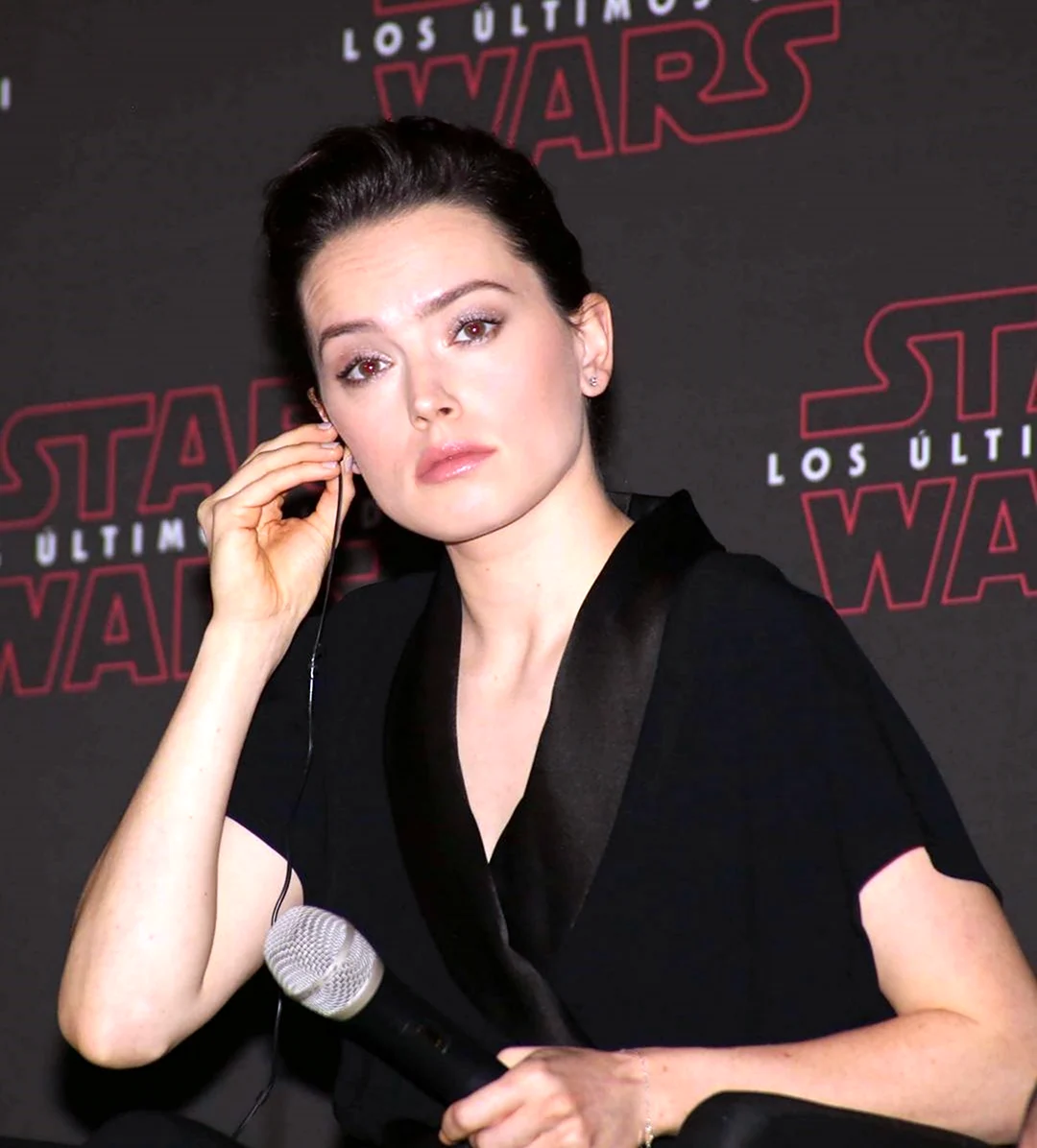 Daisy Ridley hot