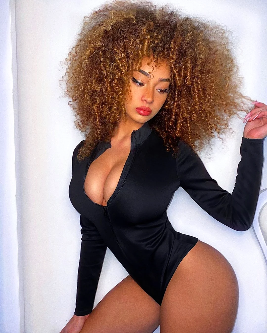 Dana curly