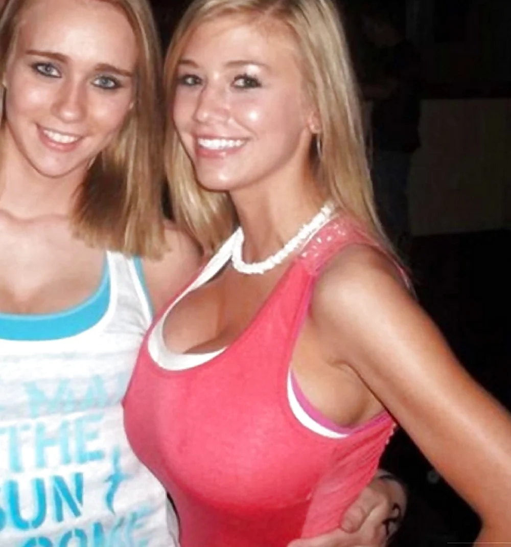 Даниэль Хьютон Hooters