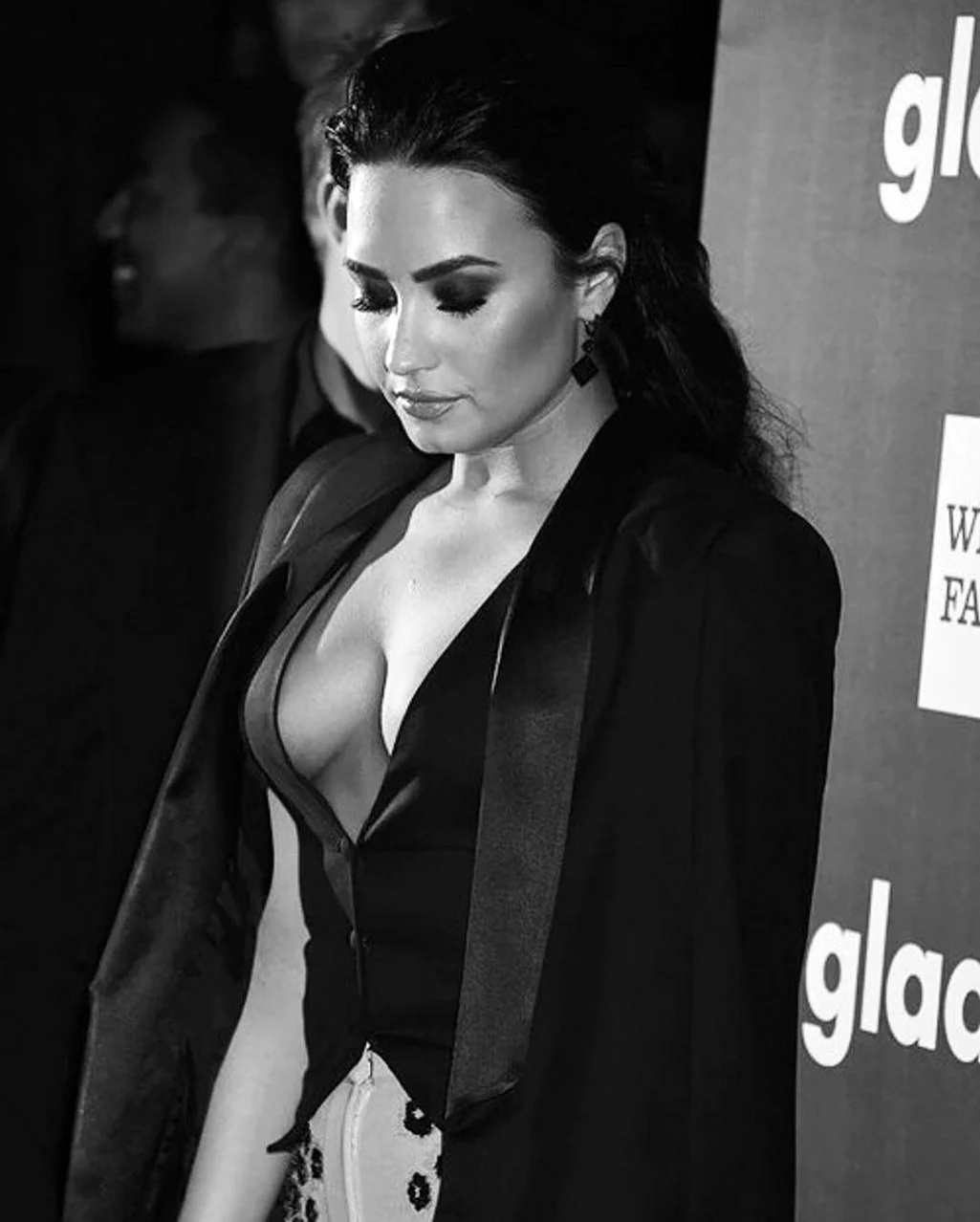 Demi Lovato декольте