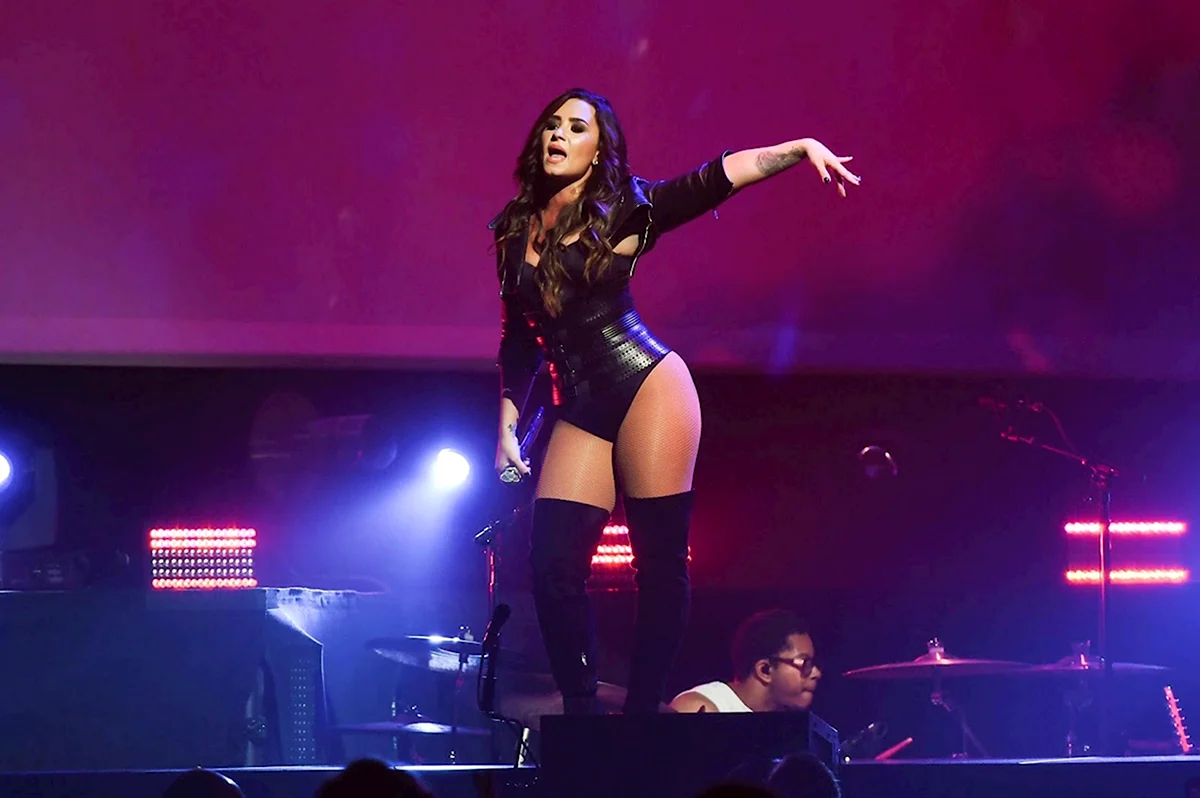 Demi Lovato попа