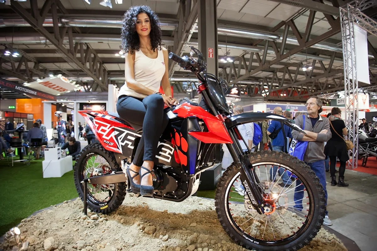 Девушки мотошоу EICMA