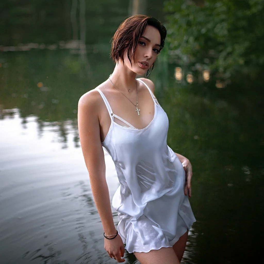 Девушки в мокром белье