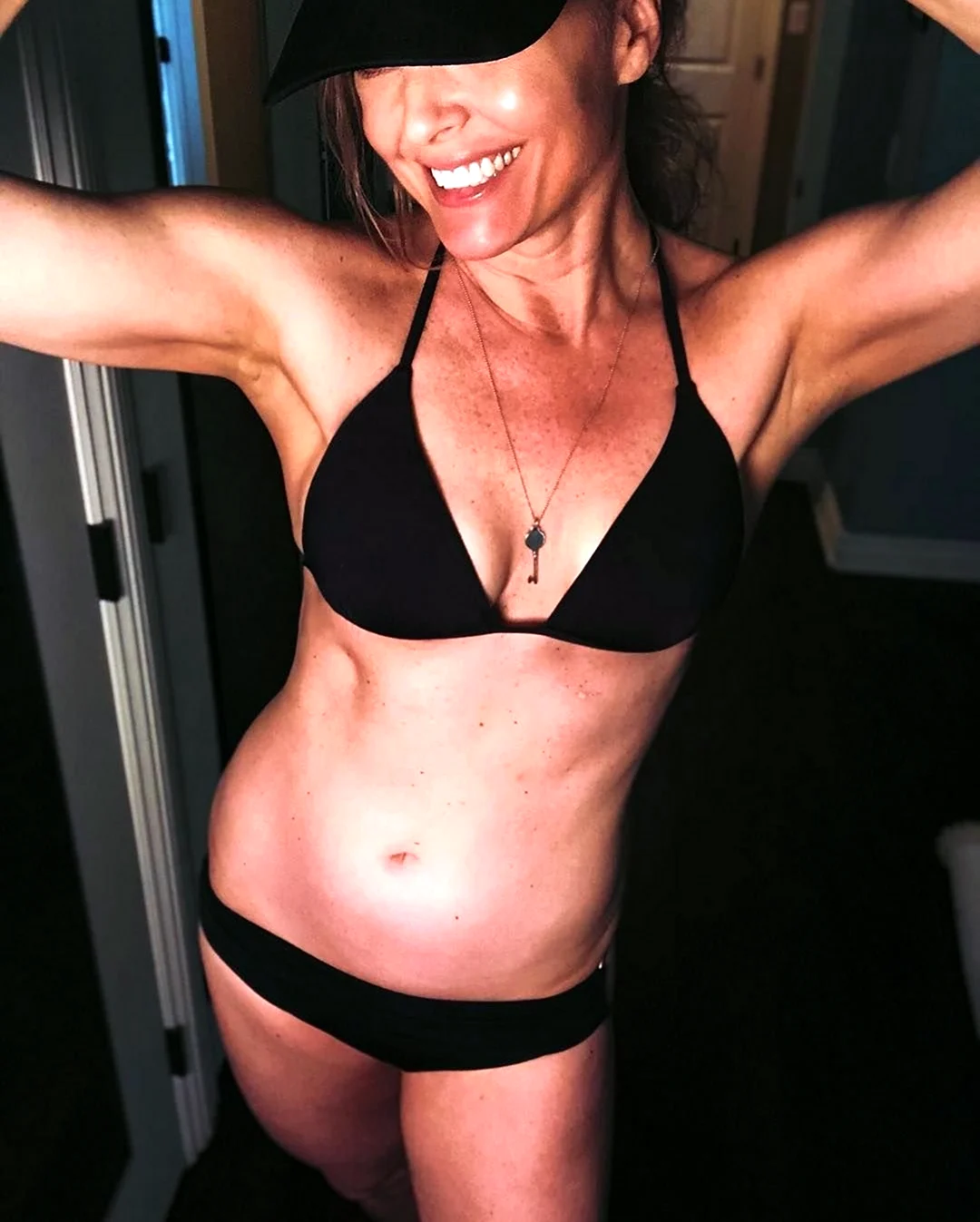 Dina Meyer в купальнике