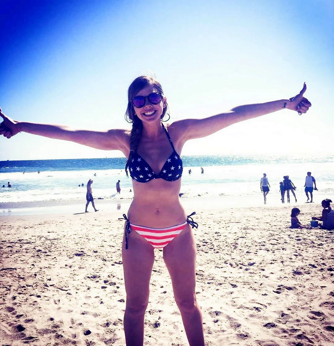 Dreama Walker Bikini
