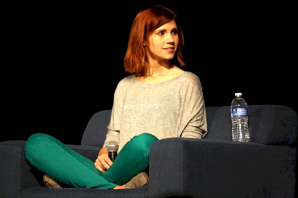 Джули МАКНИВЕН Julie MCNIVEN