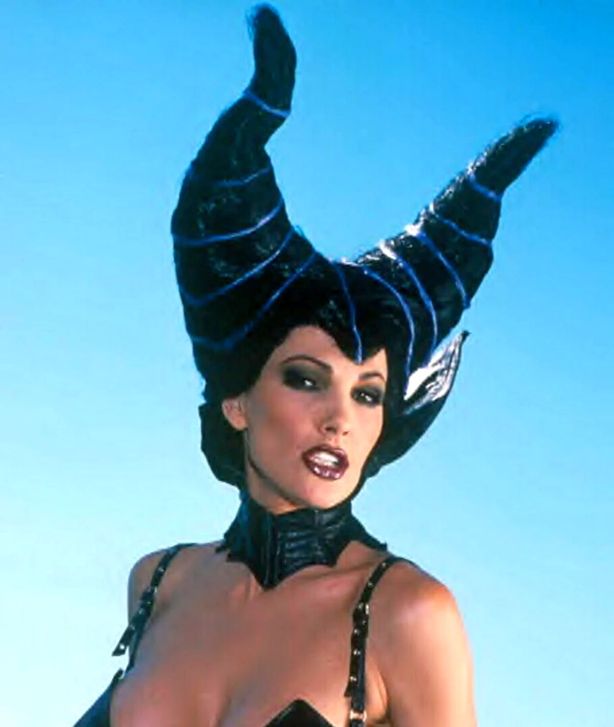 Джули Стрэйн Julie strain