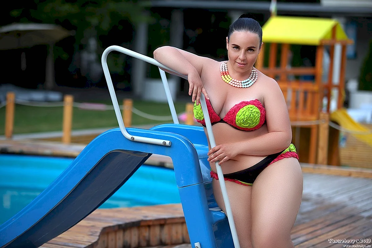 Екатерина Стриженова в купальнике