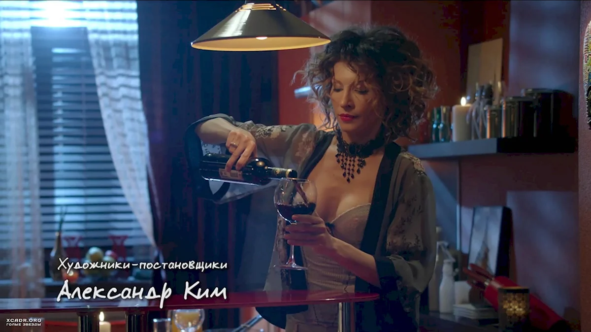 Елена Подкаминская в белье кухня
