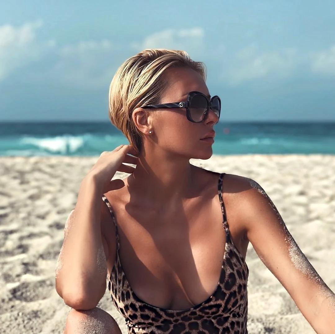 Элина Камирен