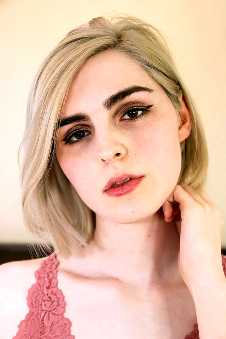 Элла Голливуд