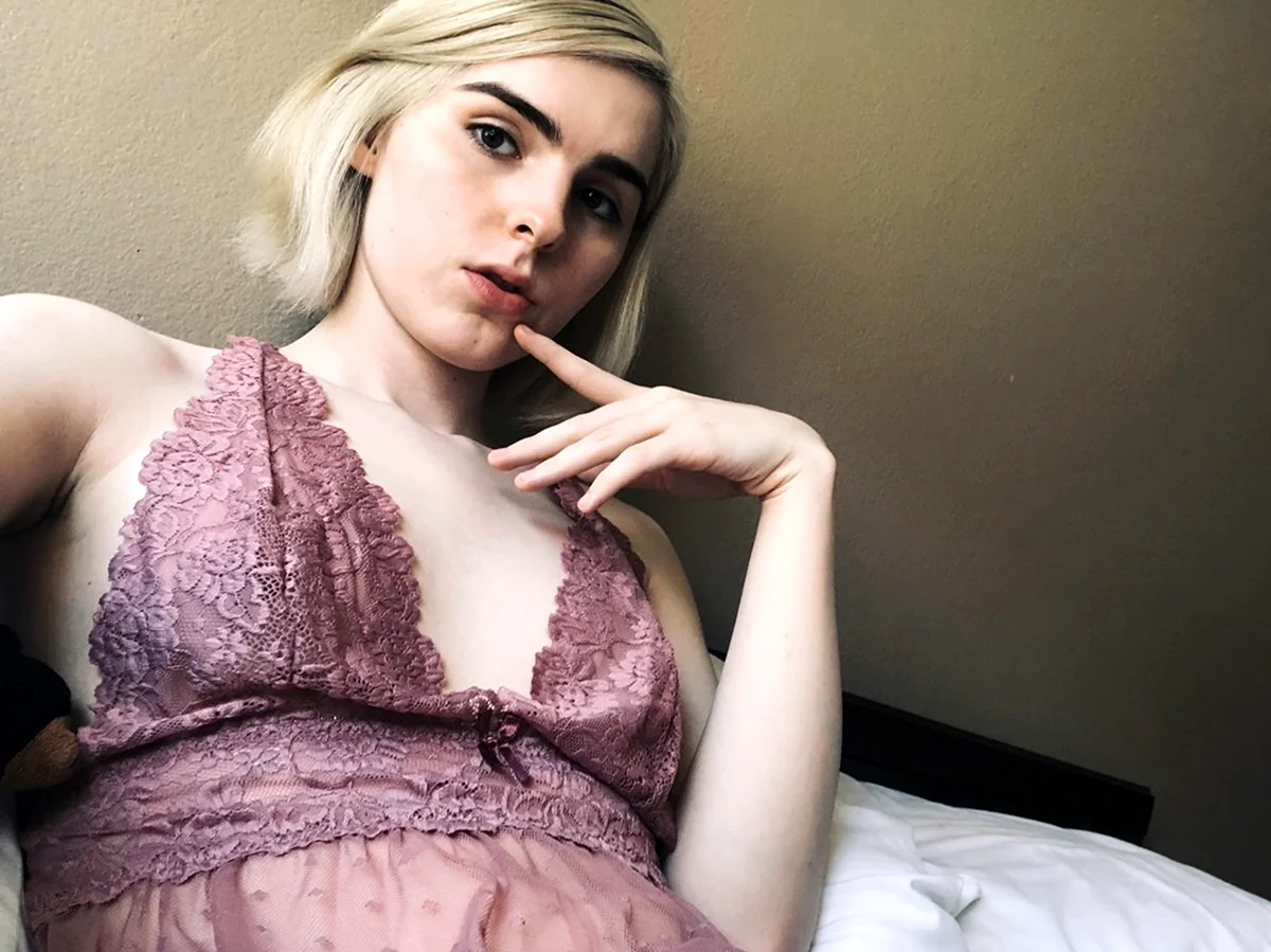 Элла Голливуд