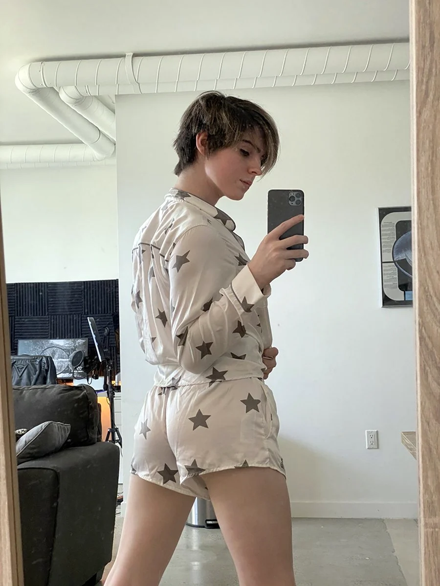 Ella Hollywood 2020