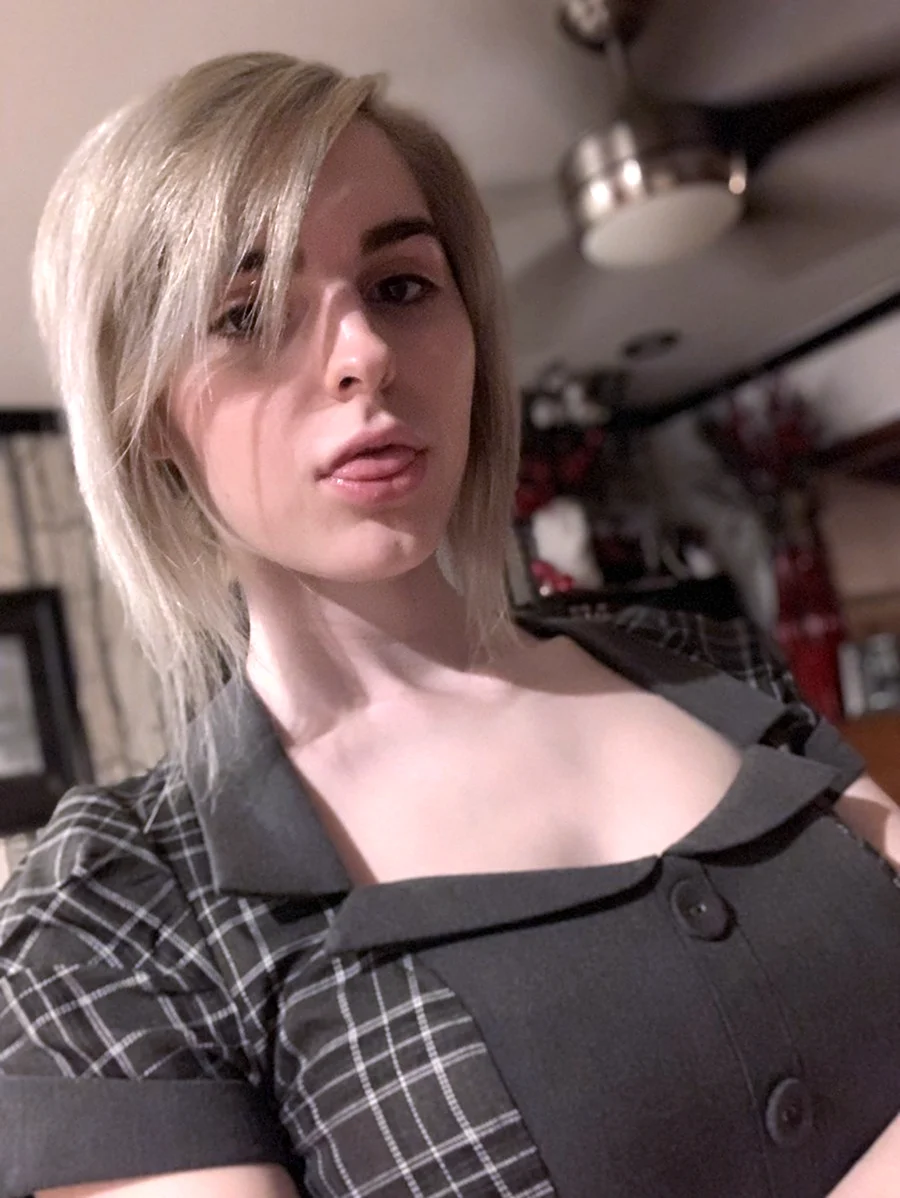 Элла Холливуд
