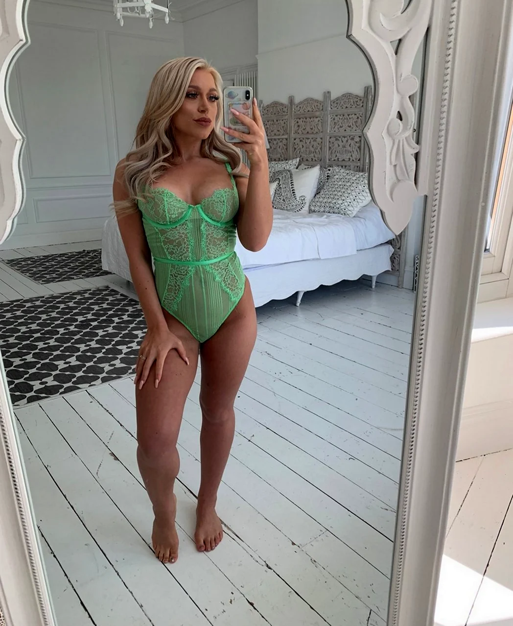 Elle Brooke
