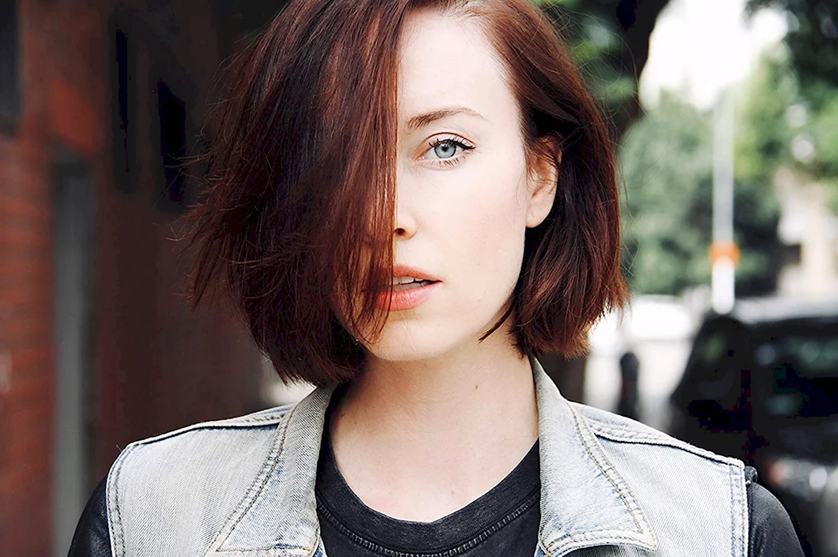 Elyse Levesque фото