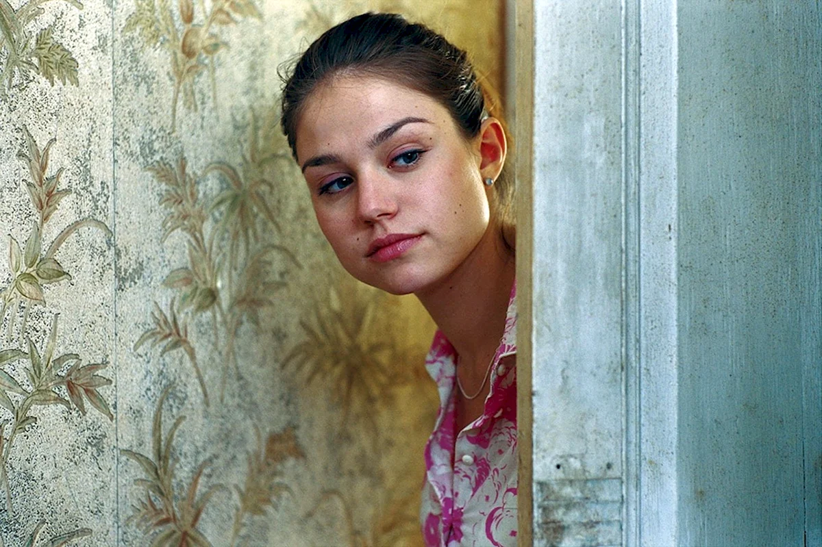Эмили Декьенн горячие