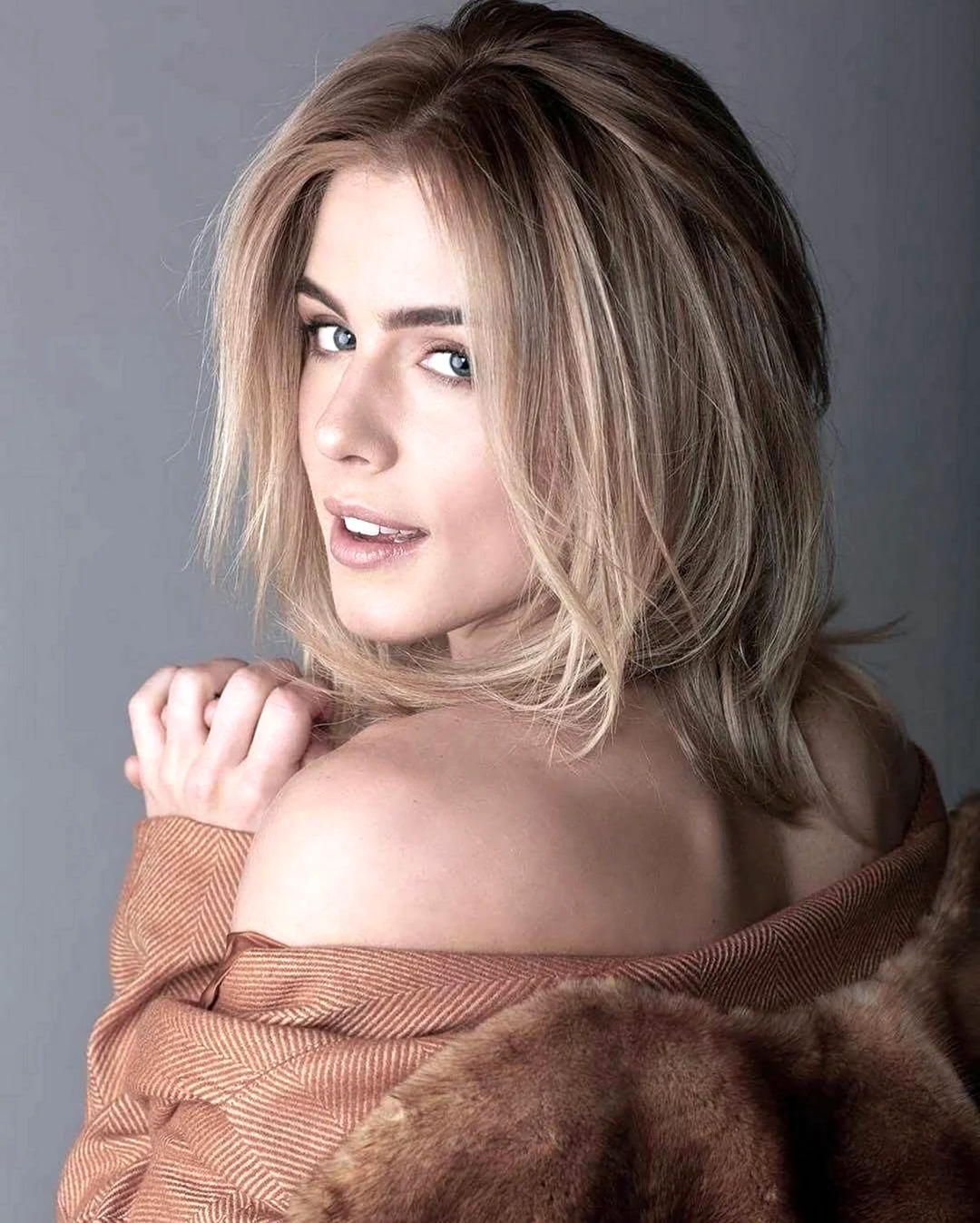 Emily Bett Rickards Vulkan