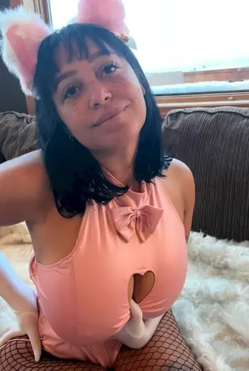 Emily Cheree полностью голая