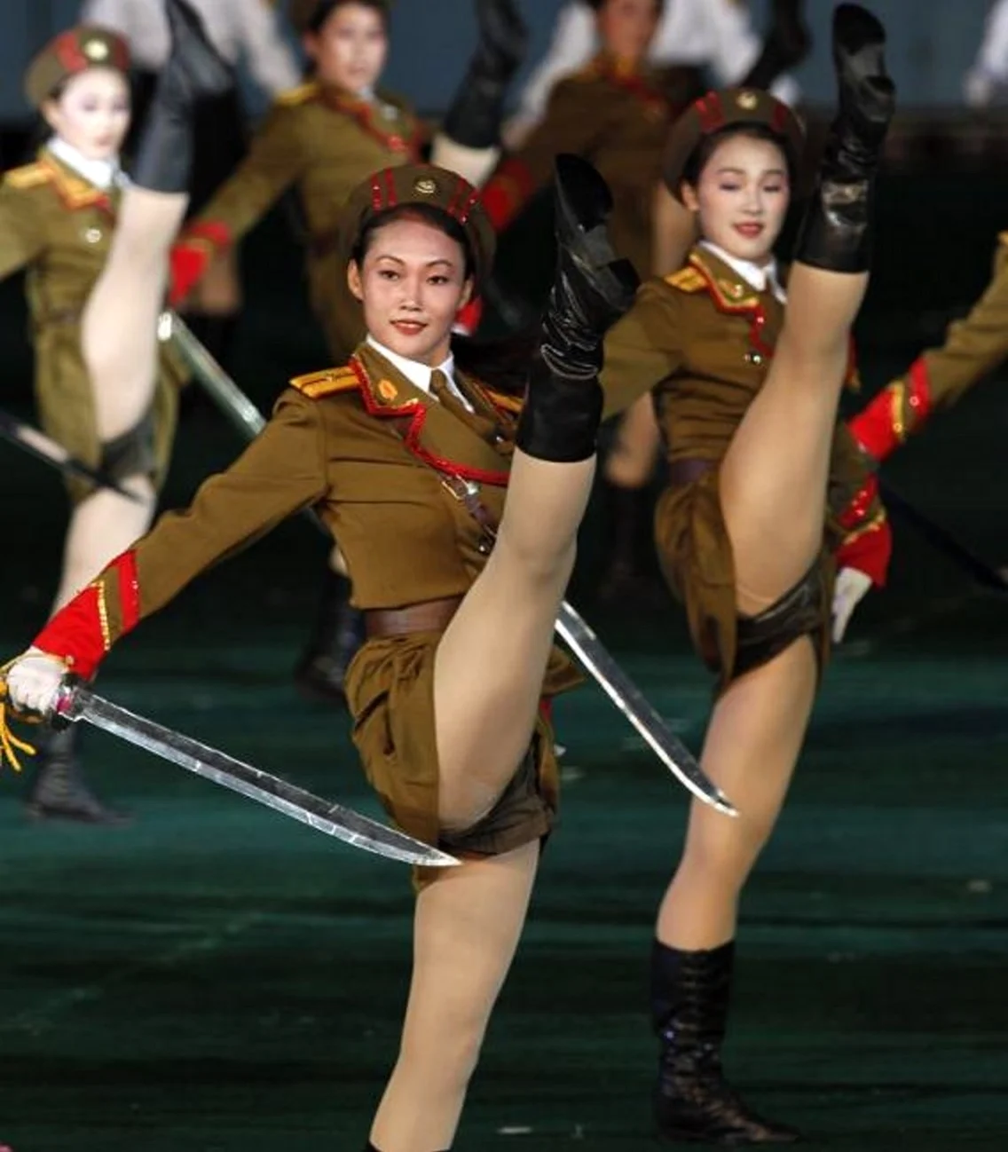Эрик Лаффорг Северная Корея девушки военные