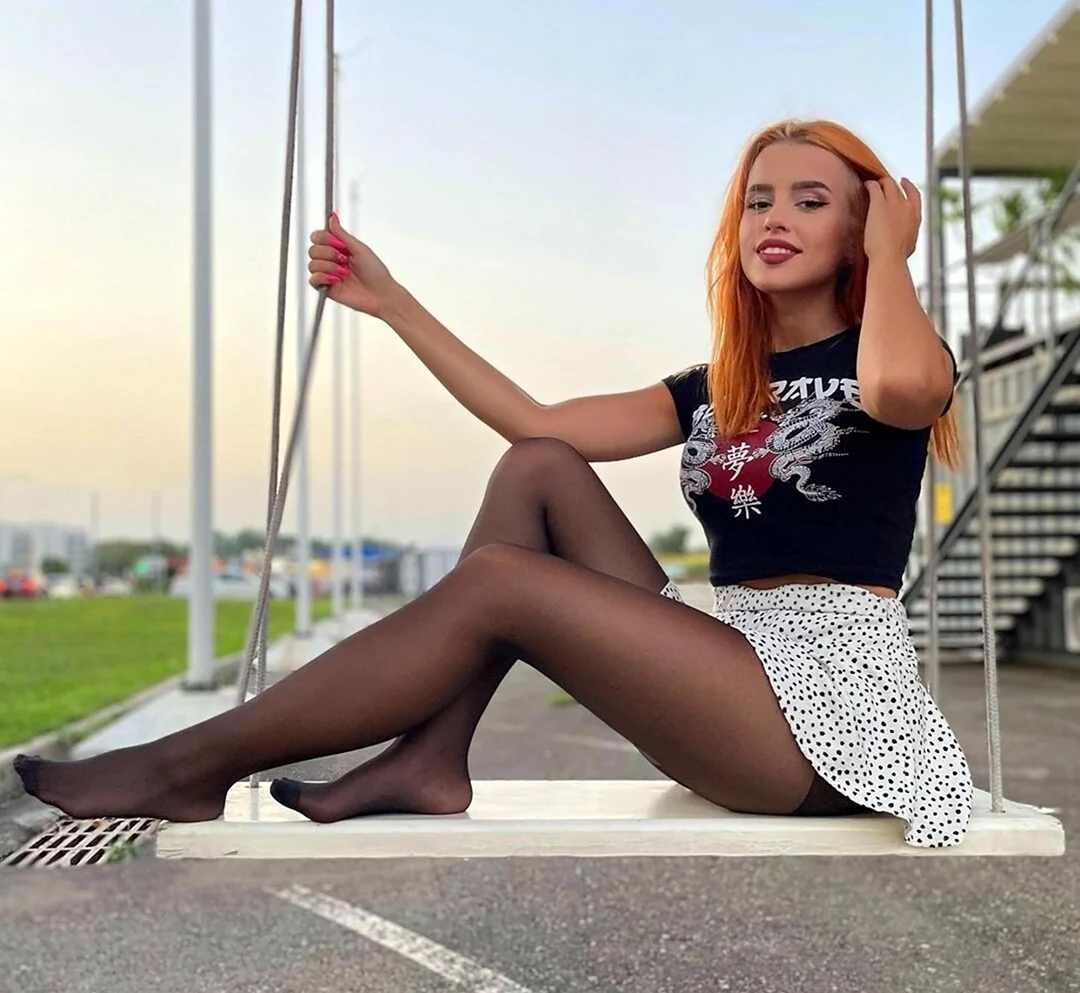 Эро модель Vittoria a на улице